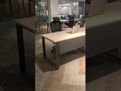 Bureau de bureau commercial en forme de L avec armoire latérale