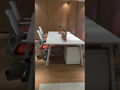 Des postes de travail modulaires blancs de 4 à 6 places pour le personnel