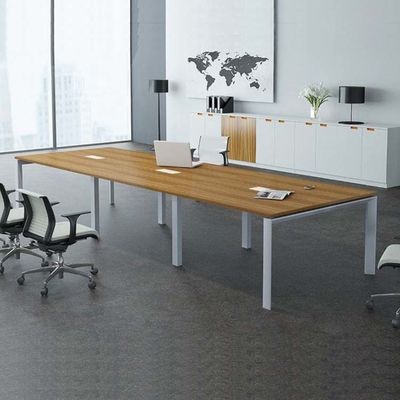 Table de conférence pour 6 personnes avec plateau en bois de 25 mm, finition résistante aux rayures et couleurs personnalisables