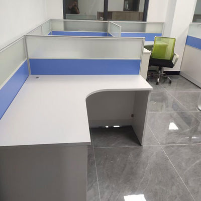Tableau de bureau modulaire et ensemble de chaises