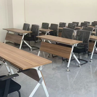 Tableau de formation du personnel des écoles avec roues